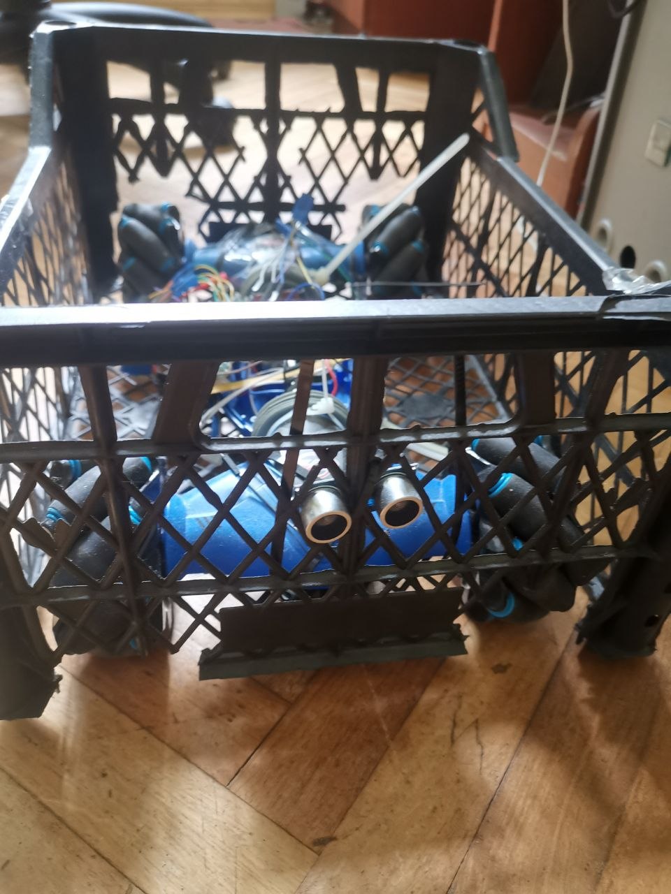 Front view of RC-car benchmark rig